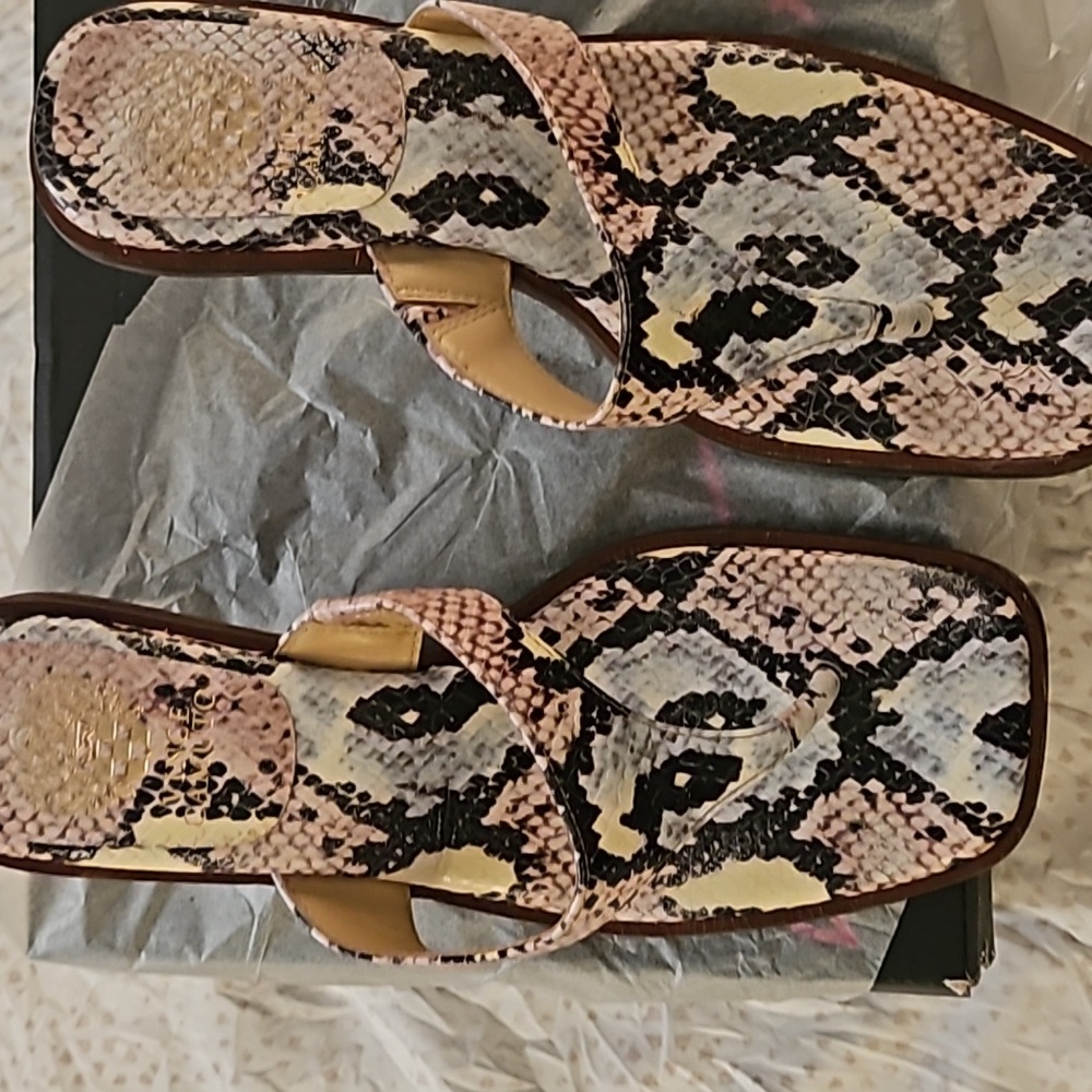 Sandals - Picture 2 of 7